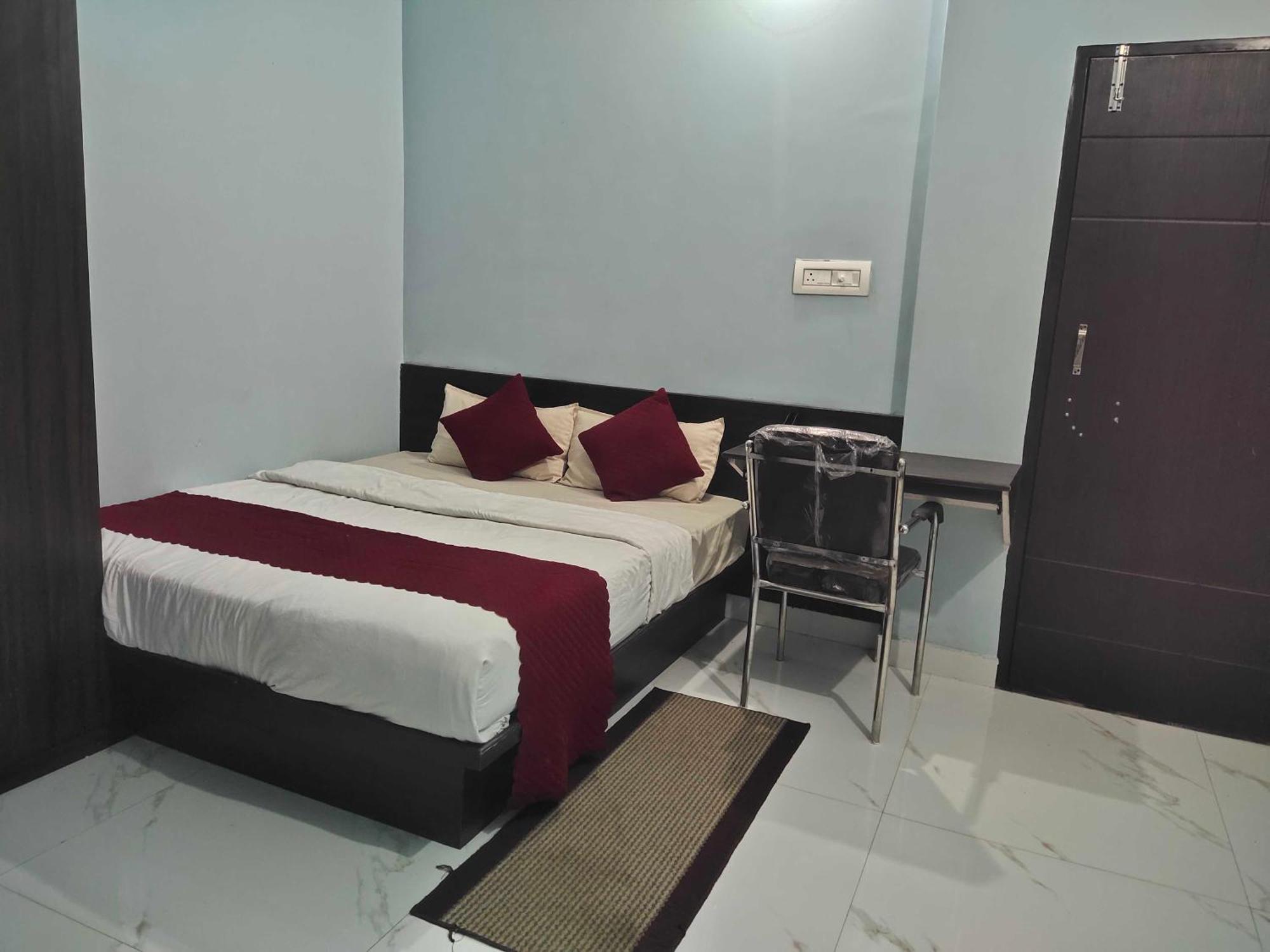 Hotel O Home Aditya Inn Suits Homestay Ayodhya Esterno foto