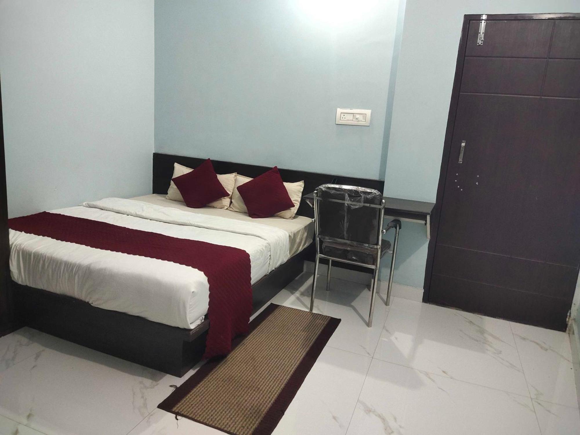 Hotel O Home Aditya Inn Suits Homestay Ayodhya Esterno foto
